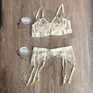 Bordelle Bubble Bodice Bra and Longline Suspender Set cream & gold size Small
